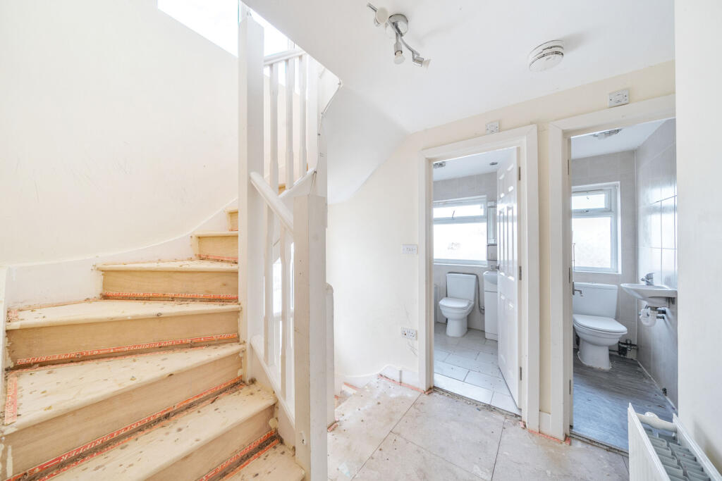 1382967-5-691c549...