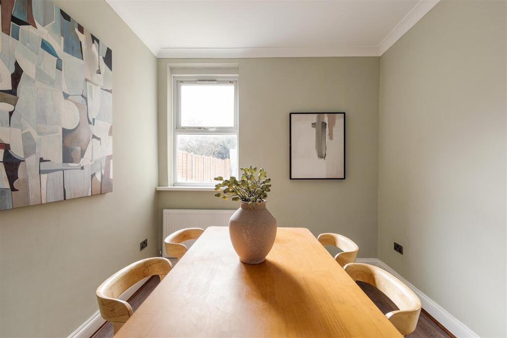 Leasowes Road E10