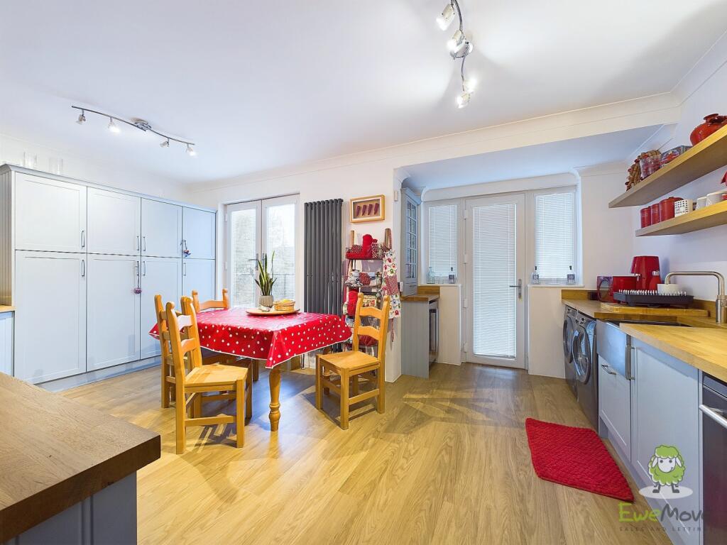 CAM01543G0-PR0100-STILL006