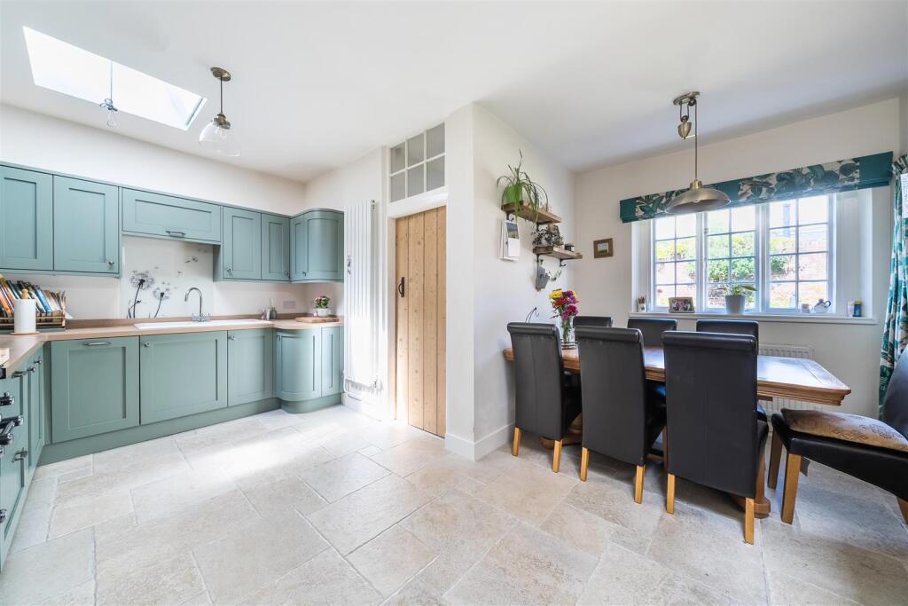 Kitchen / dining room