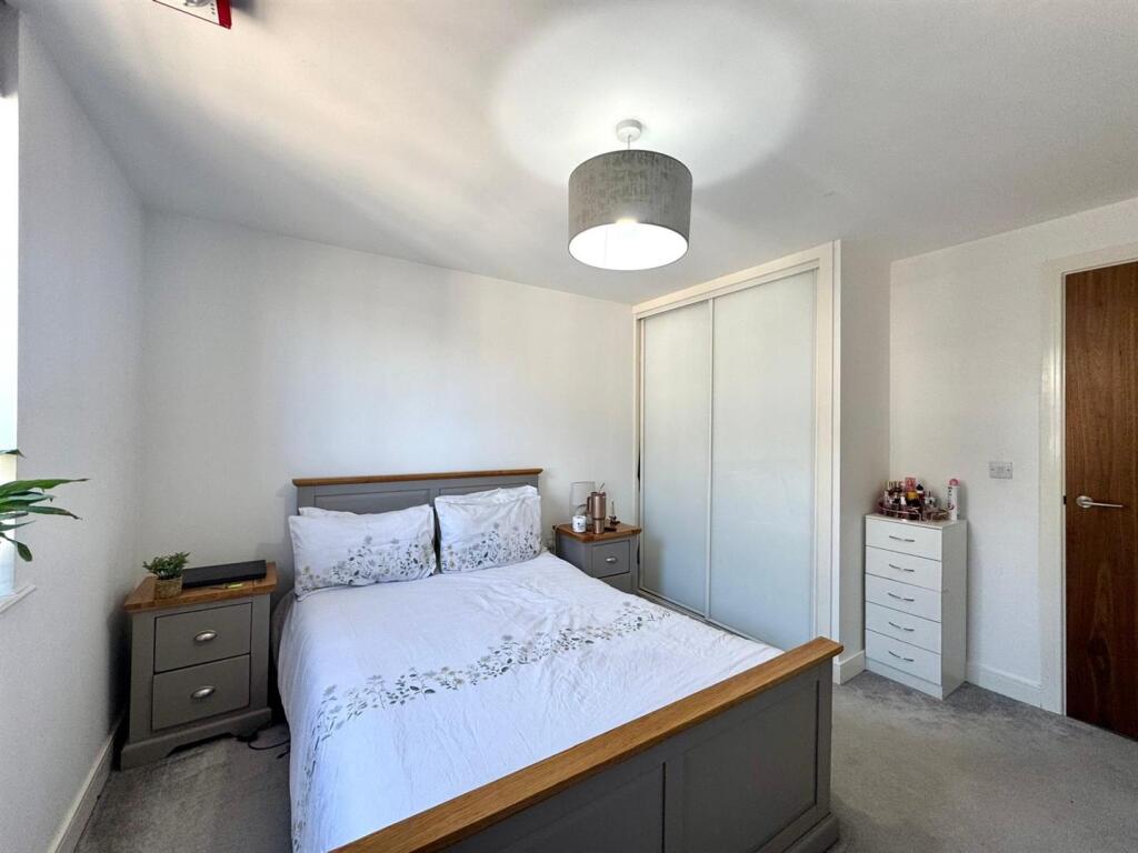 Bedroom pic 1.jpeg