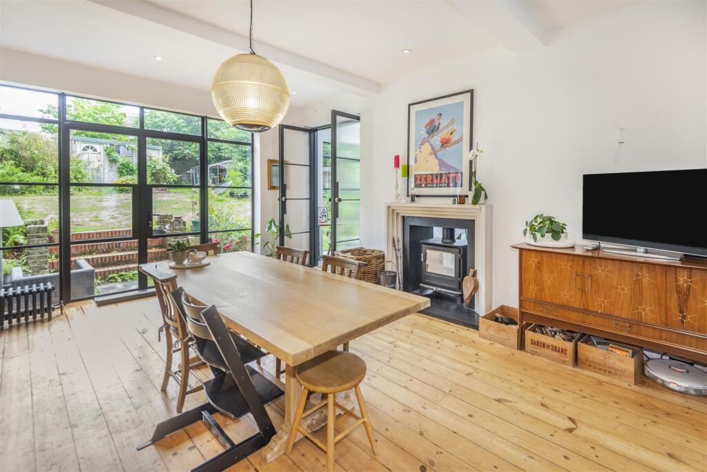 8562263-interior05.jpg