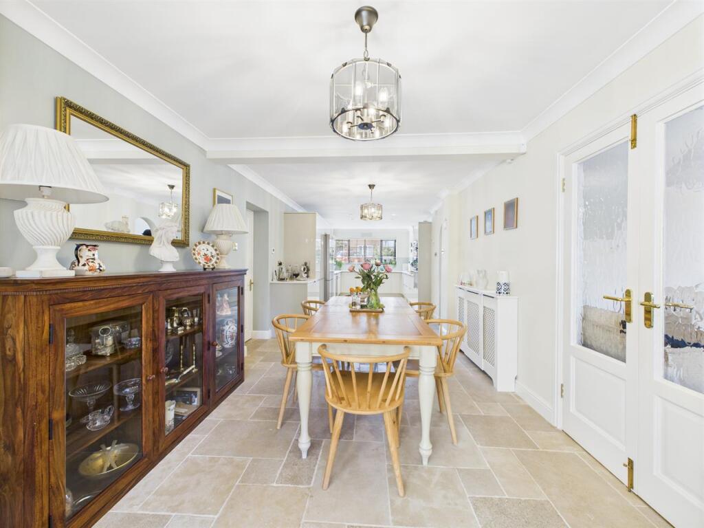 KITCHEN DINER