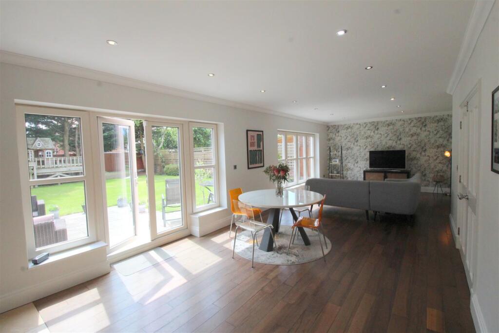 Clifton Drive South, Kitchen Diner 2.JPG