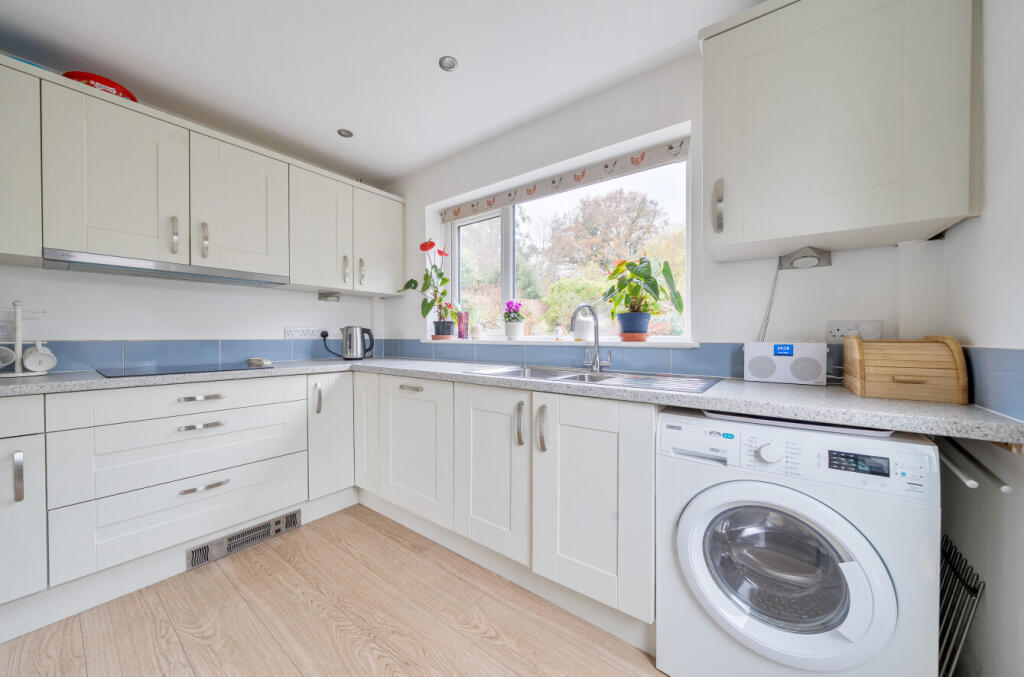 1385860-23-692872...