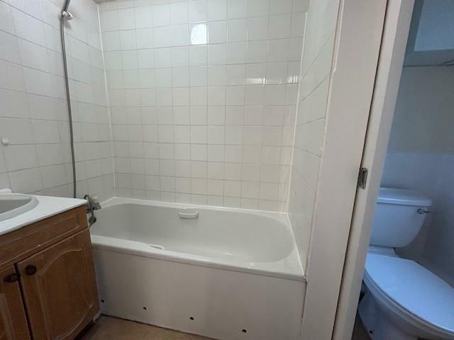 38 Sycamore Road bathroom 1.jpg