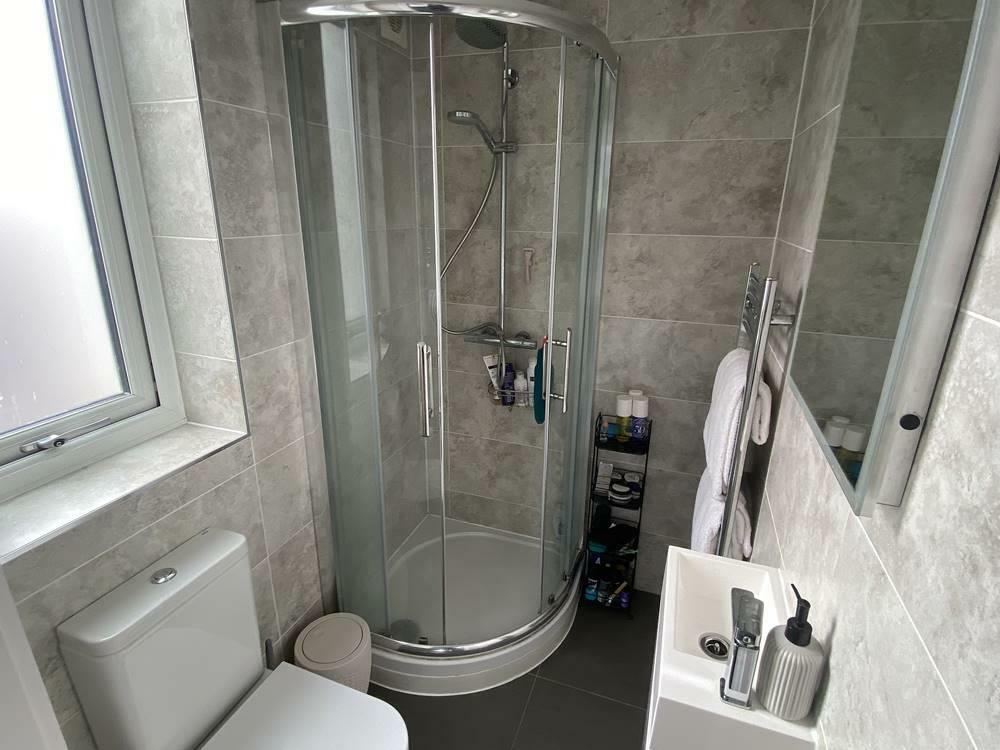 shower room2.jpg