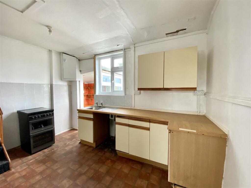 KITCHEN/BREAKFAST ROOM