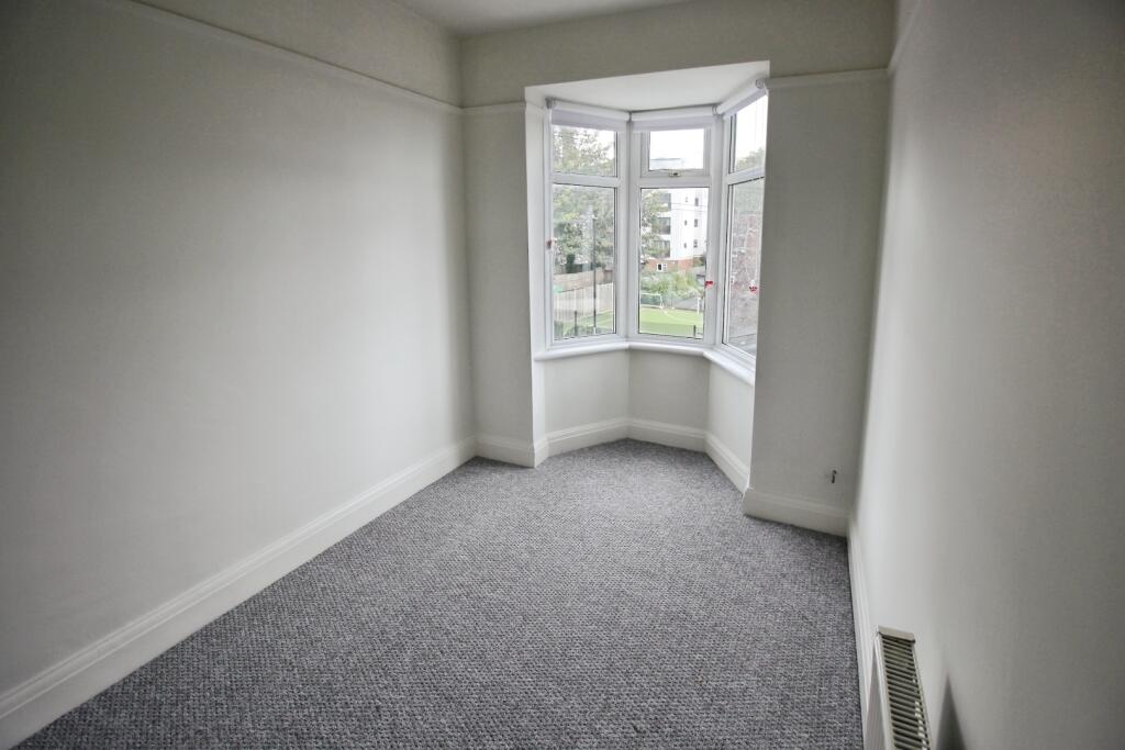 pbox-bedroom-341803.JPG