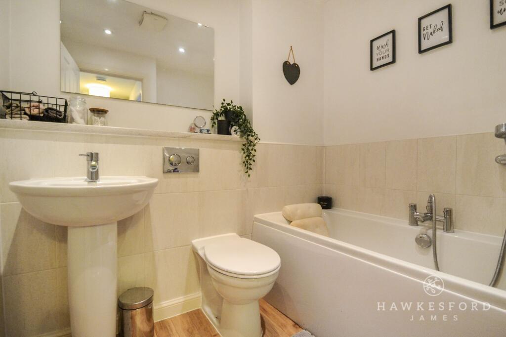 Buttercup Avenue, Minster On Sea - Bathroom