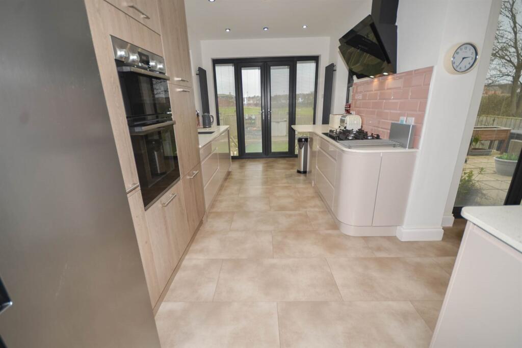 Kitchen / Family Roo