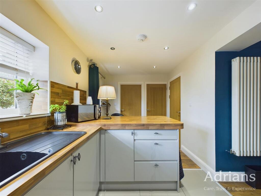 KITCHEN /