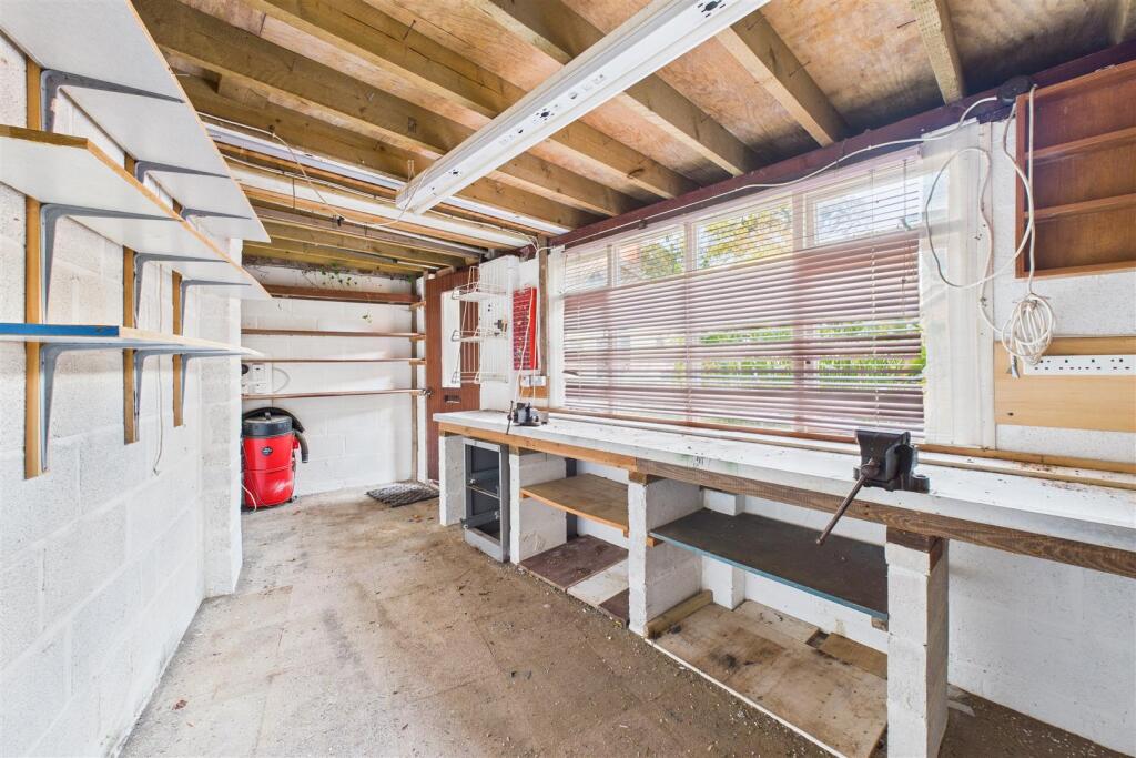 Cliff Lodge, 13 Old Teignmouth Road, Dawlish EX7 0