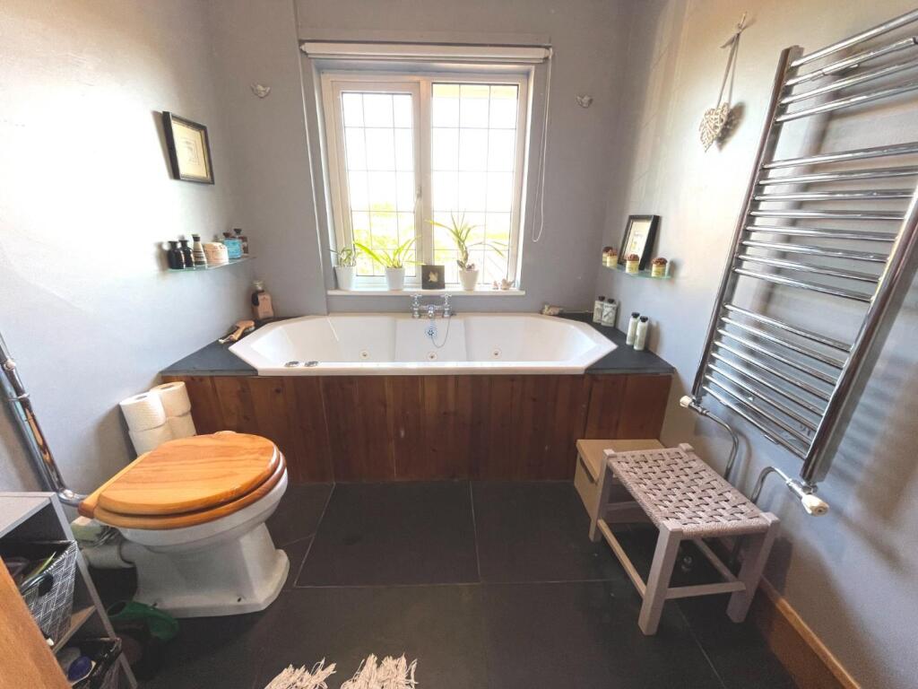 Bathroom.JPG