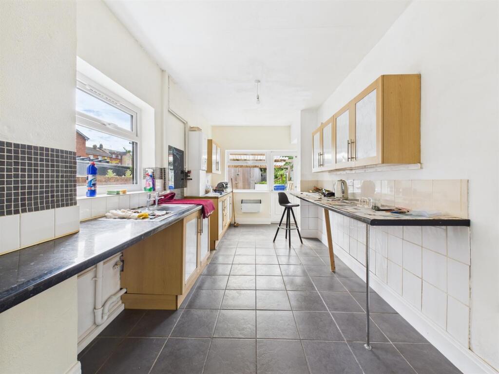 Kitchen:
