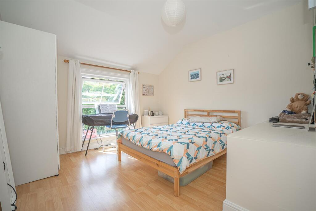Bedroom 1 a.jpg