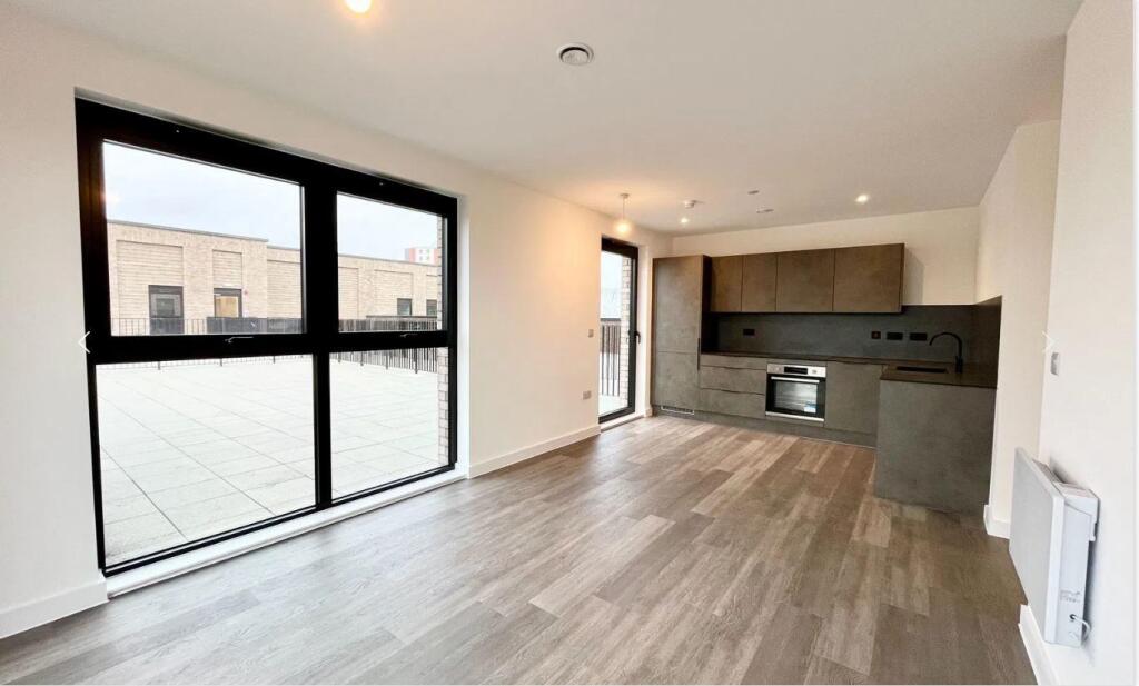 Berkeley Square, Salford, M5