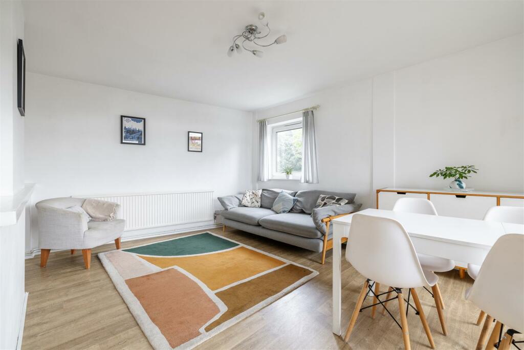 Brading Crescent E11