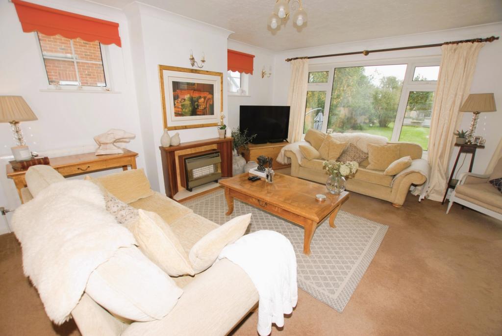 Sitting/dining room