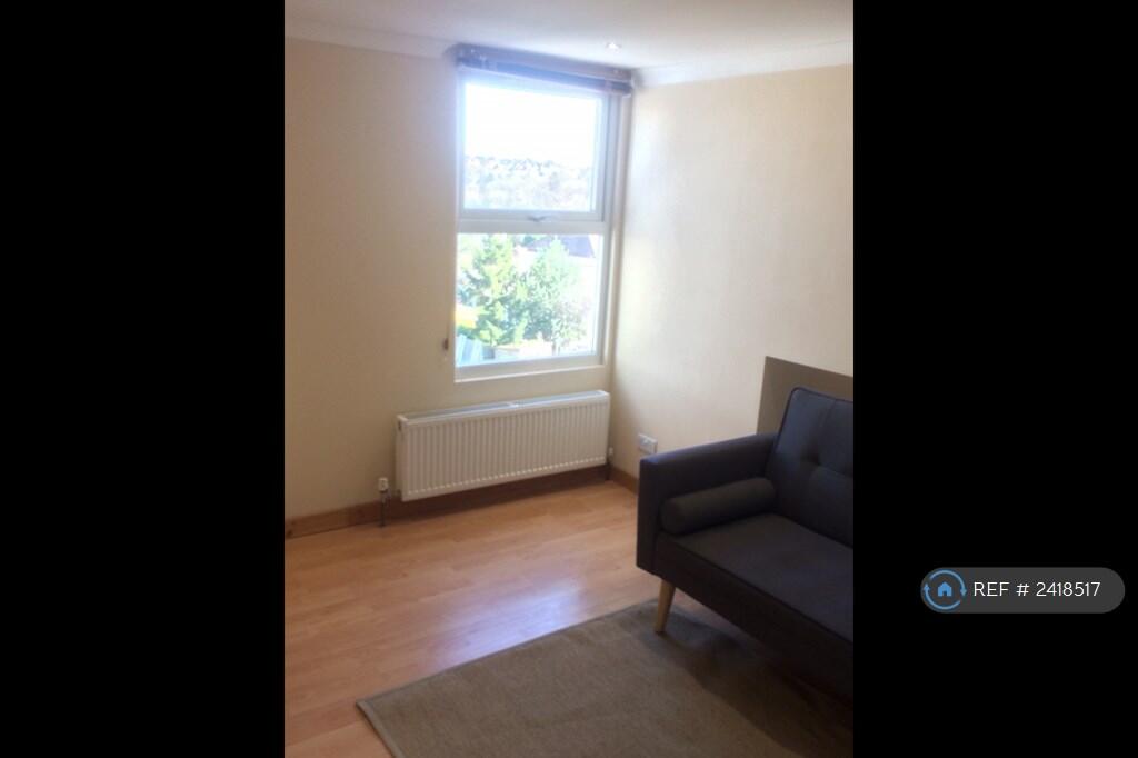 Scenic Views To Front &amp; Rear