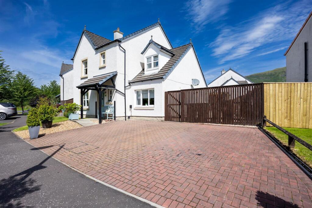48_CASTLE_CIRCLE_LENNOXTOWN_001.jpg