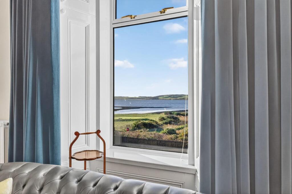 8 buchanan street, largs_27.jpg