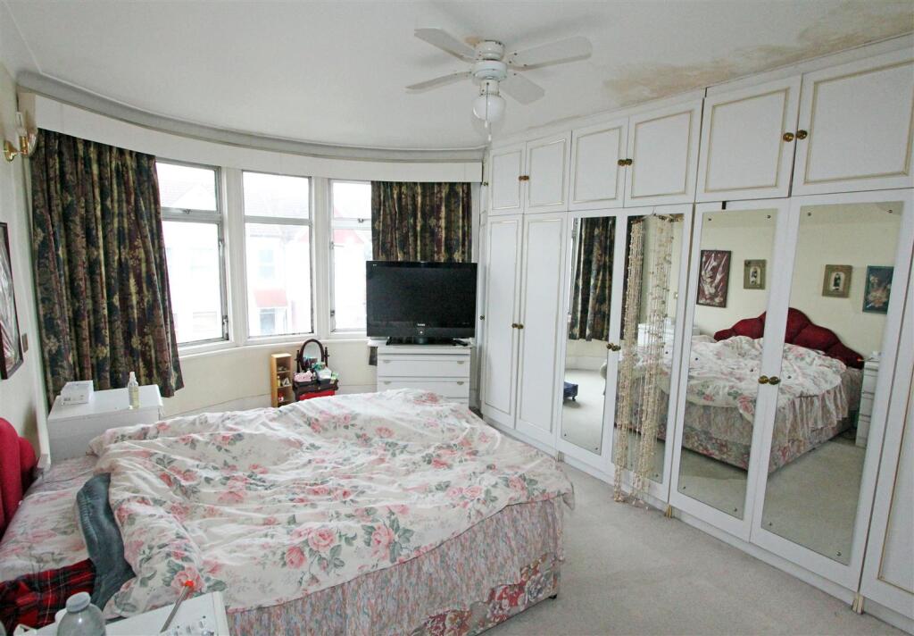 IMG_4384 bed1.jpg
