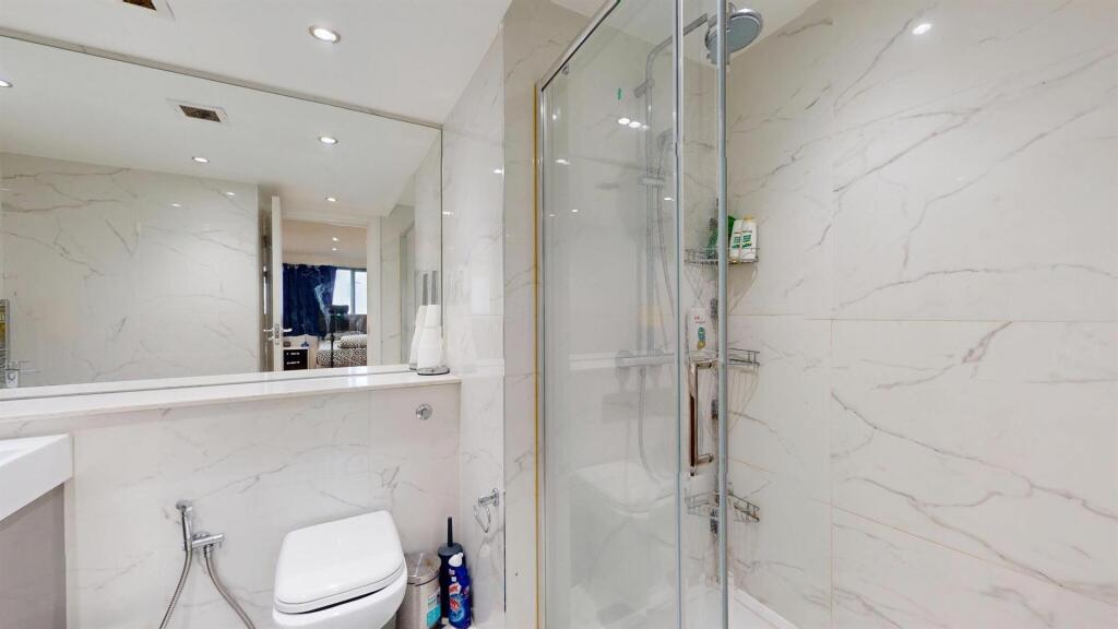 33CRbathroom2.0.jpg