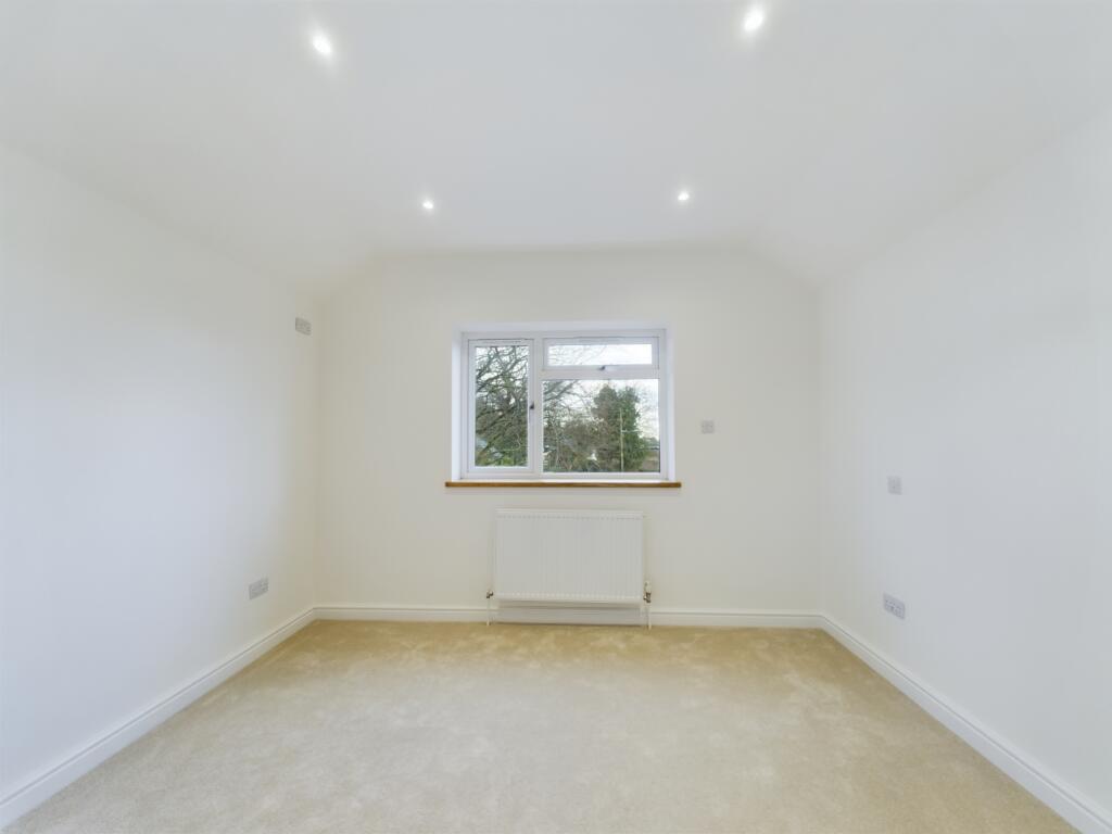 CAM02023G0-PR0113-STILL055