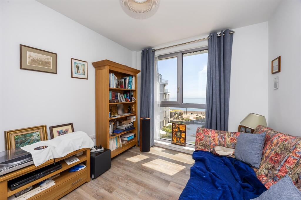 Bayside Apartments, Flat 90-007.jpg