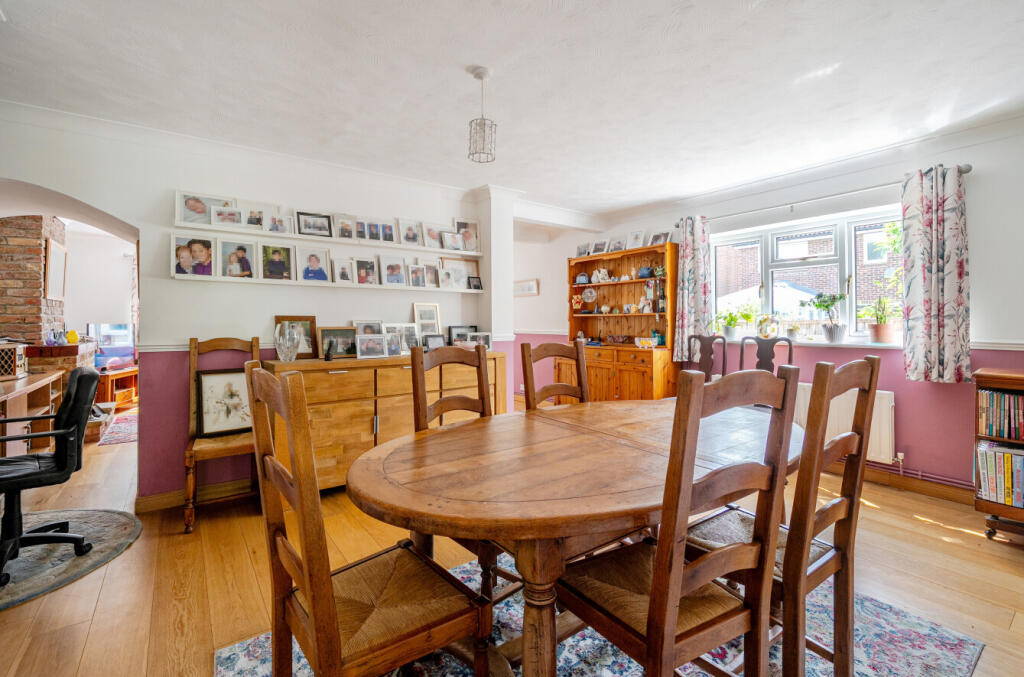 1301913-10-683db1...