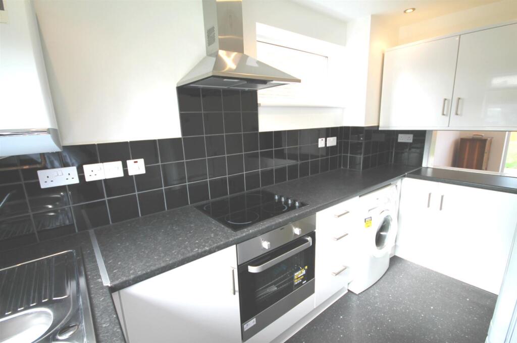 Kitchen2.JPG