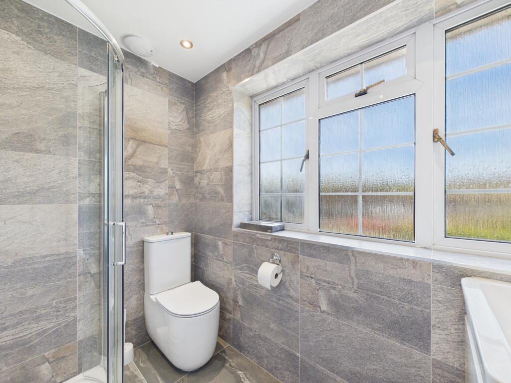 CAM02136G0-PR0375-STILL005