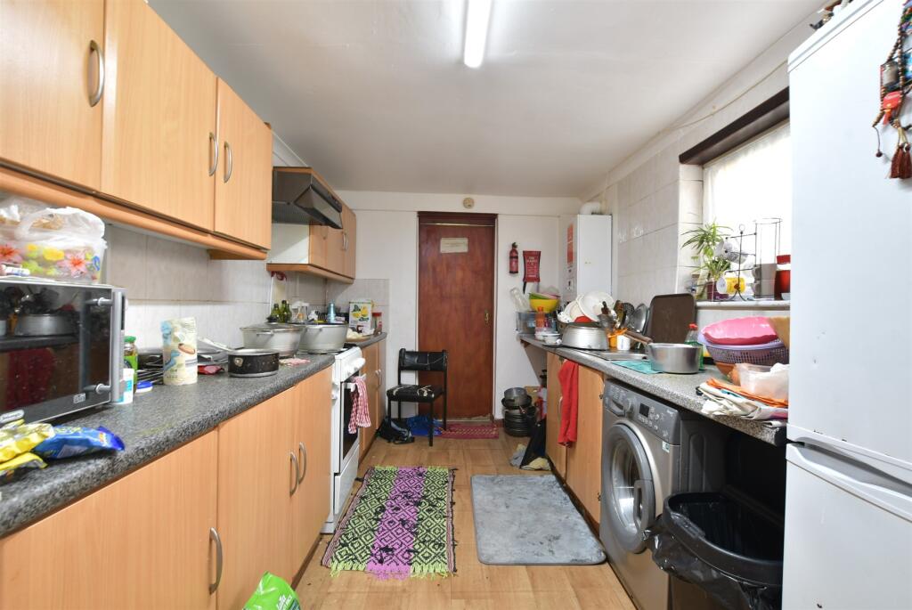 Kitchen/ Breakfast Room