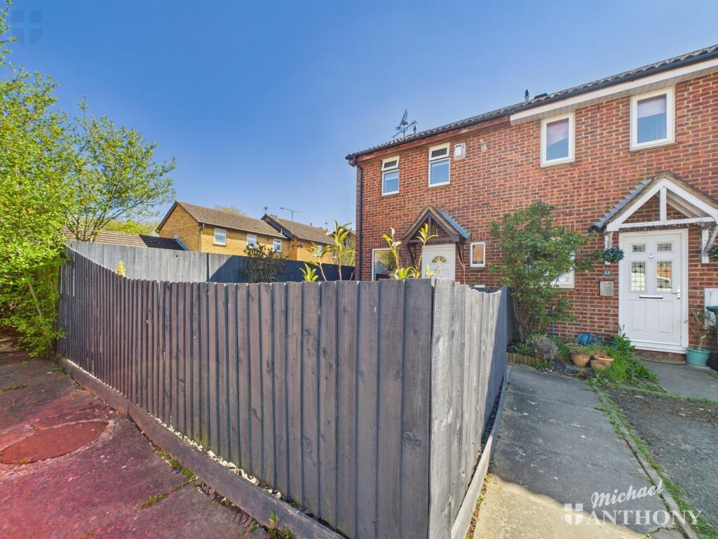 CAM03218G0-PR0597-STILL018