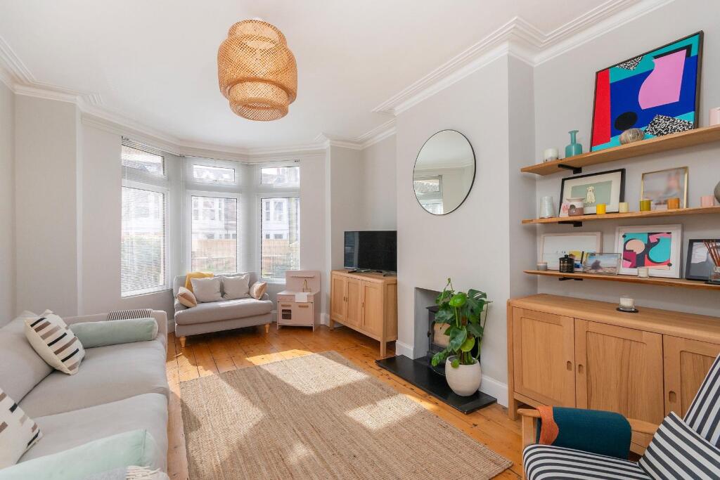 7H7AVP - Living Room D.jpg