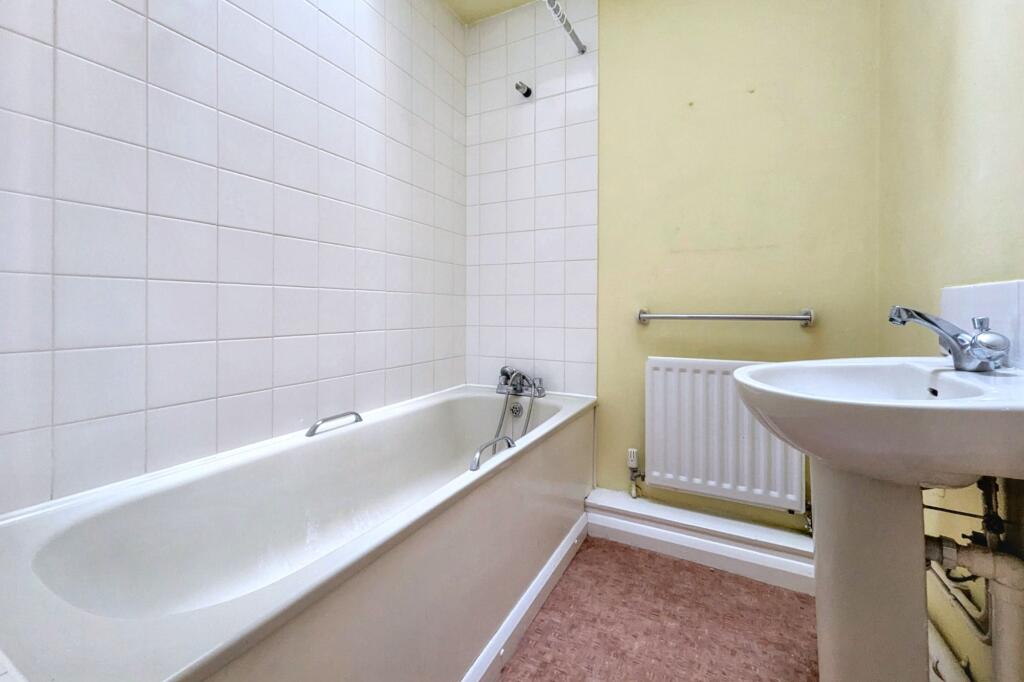 2 Pownsett Terrace, Ilford, Essex IG1 2SW