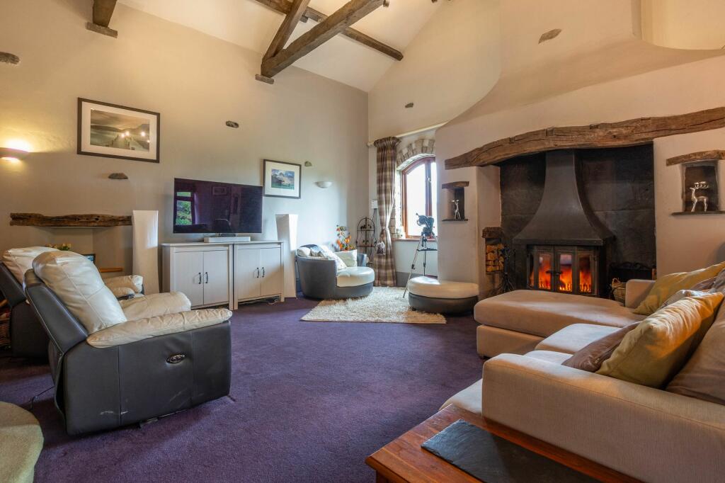OPEN PLAN LIVING AREA