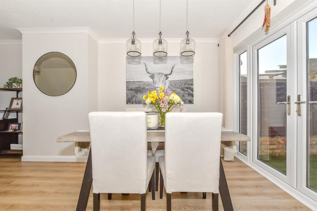 Lounge/ Diner