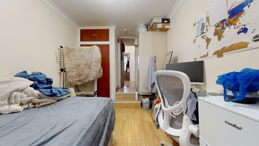 Flat A, 5HogarthPlacebedroom2.4.jpg