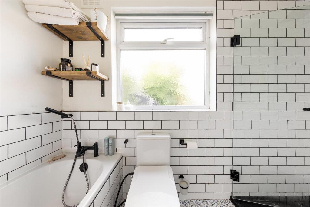 Lyndhurst Drive, E10