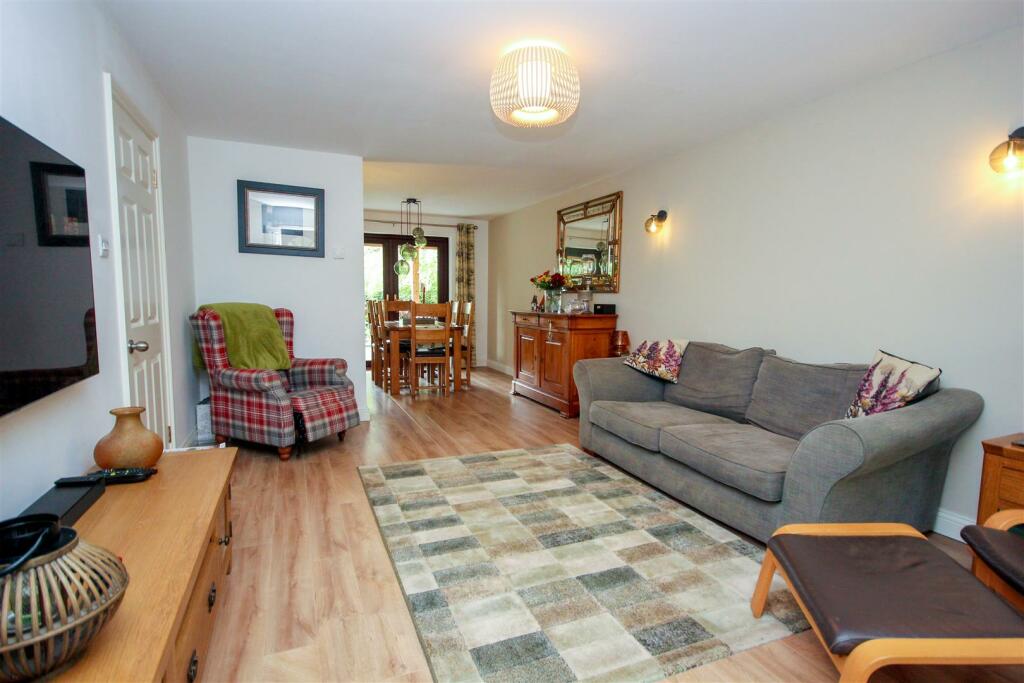Lounge dining room.jpg