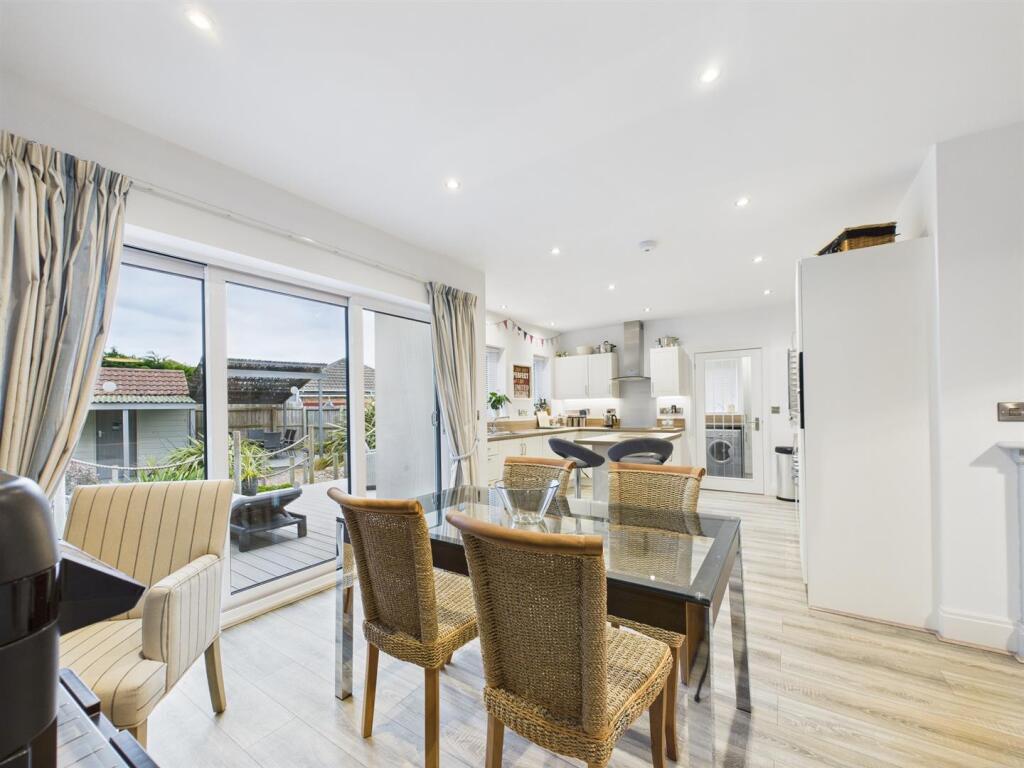 Open Plan Living/Dining Area