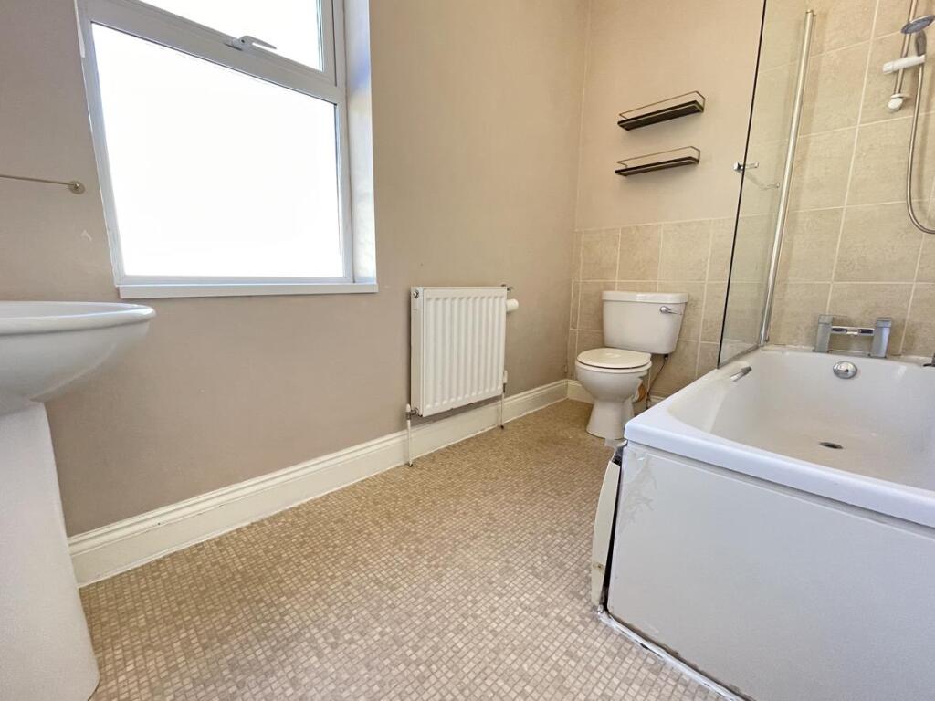 Knighton Road 95 - Bathroom.jpg