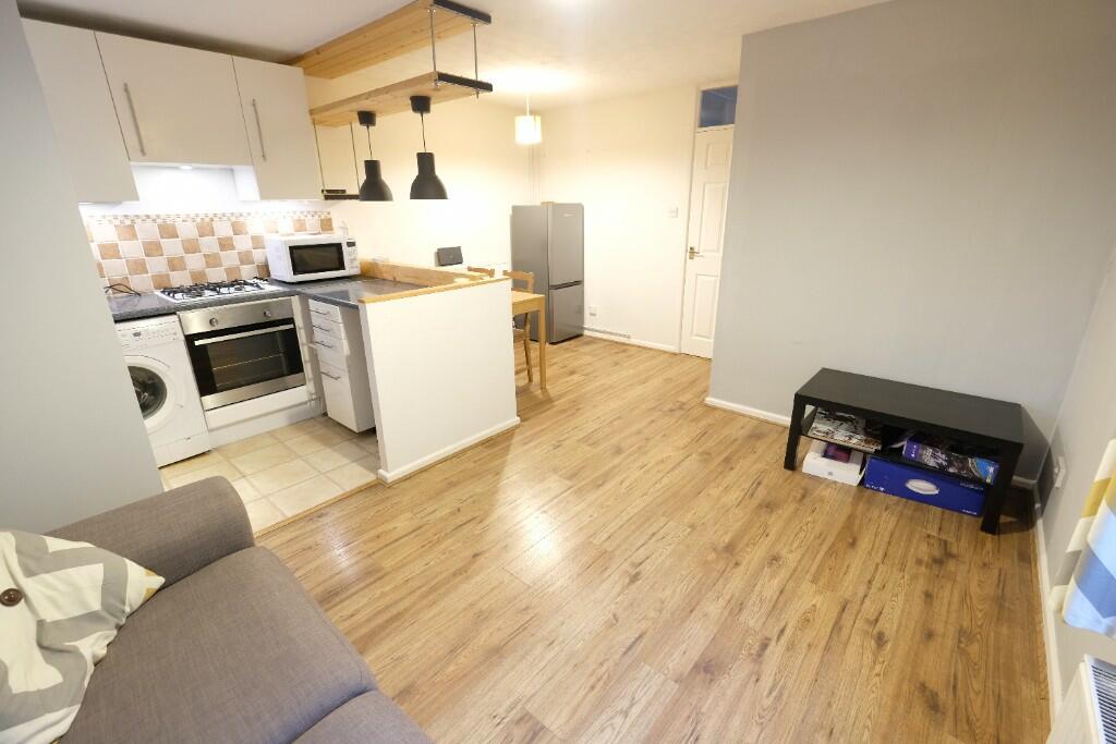 SITTING/DINING ROOM