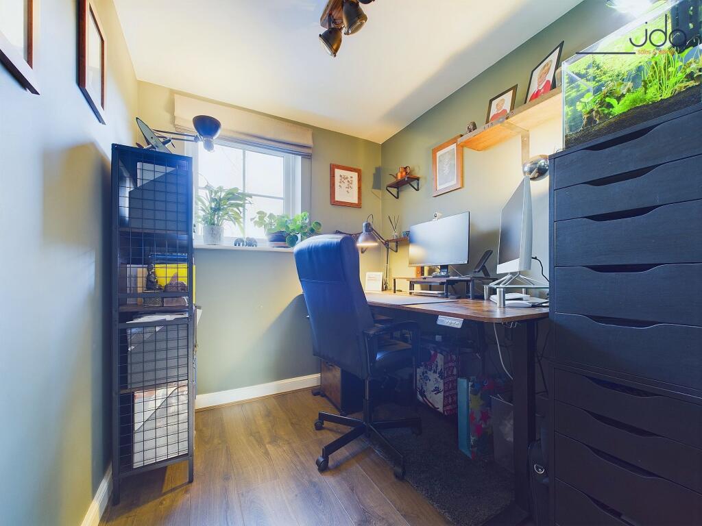 Fifth Bedroom / Office