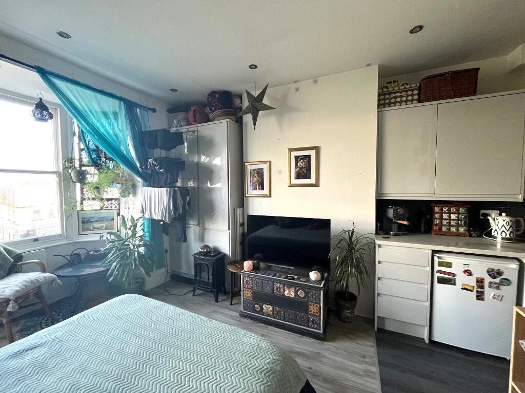 Bed/sitting room
