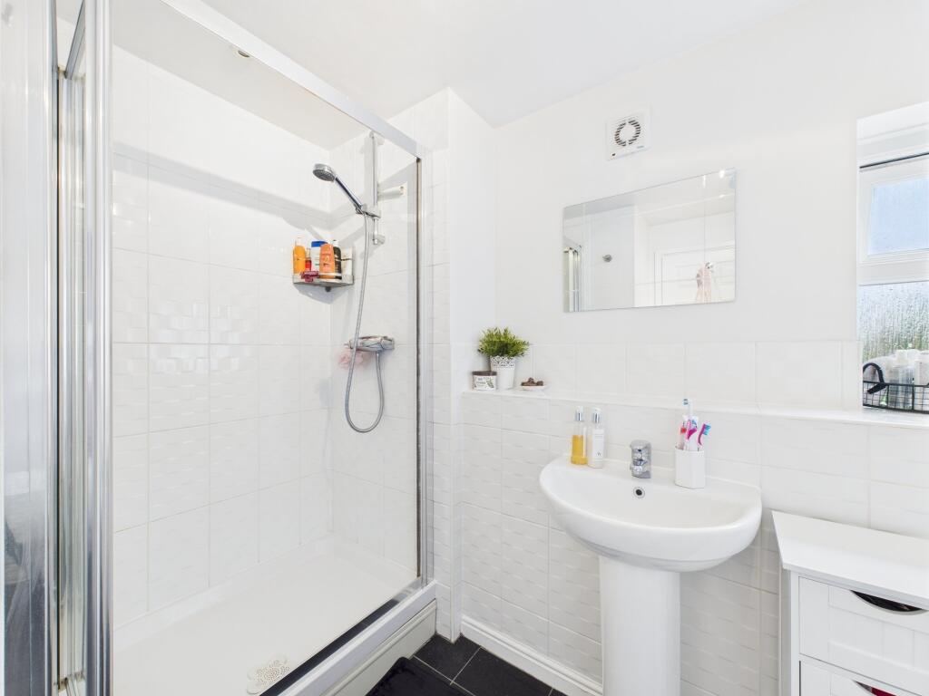 en-suite shower room