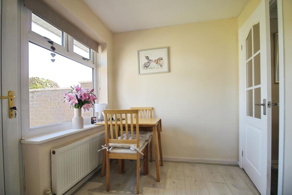 Kitchen / Dining Area