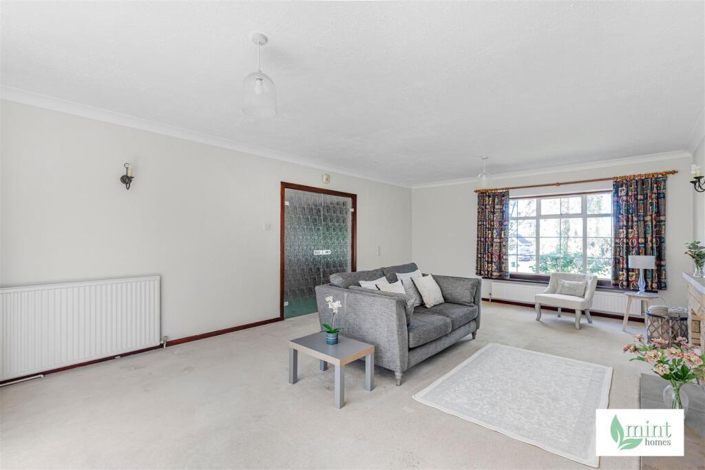Mint_-_Amberley_Close-3.jpg